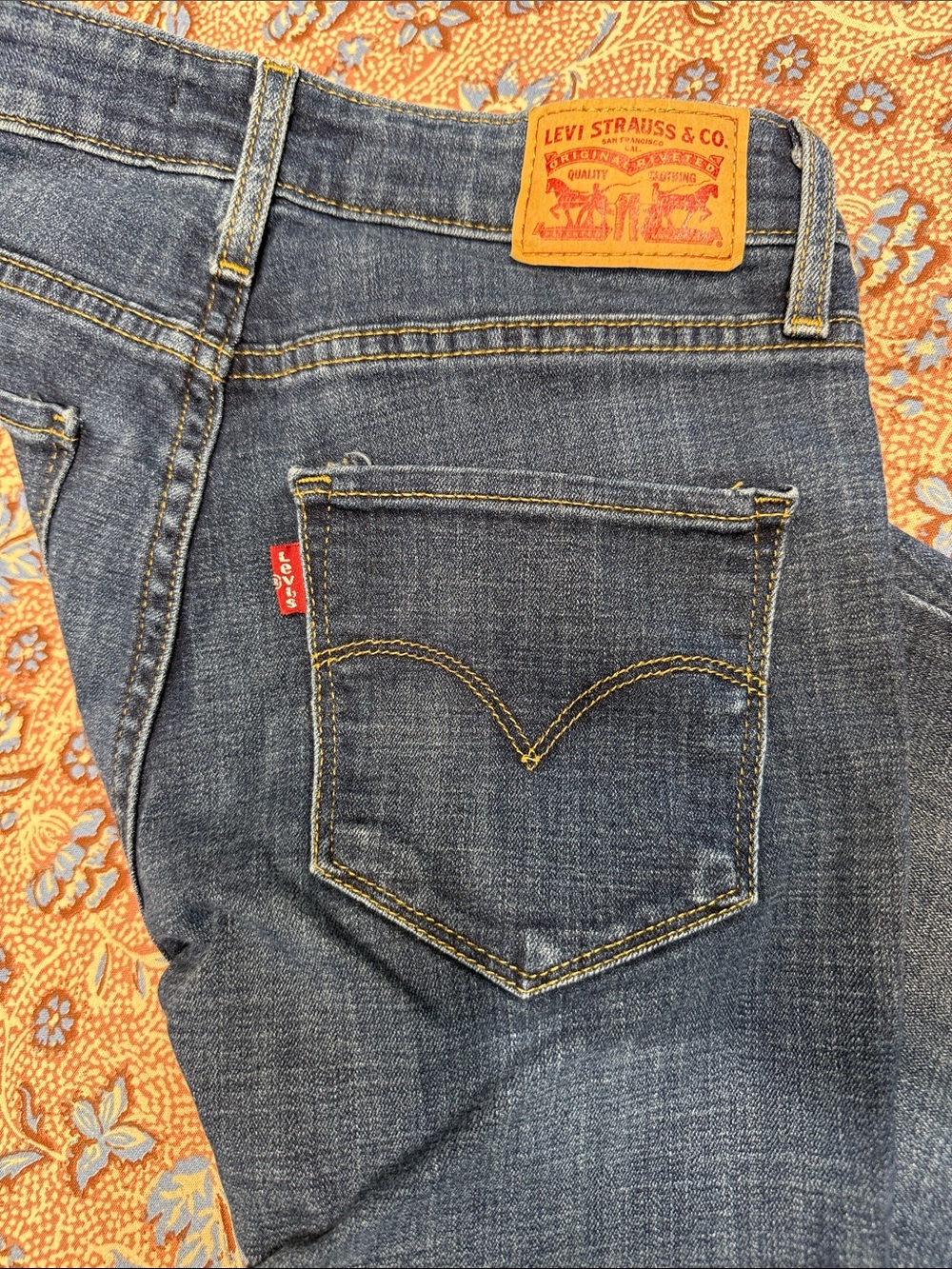 Levi's Dark Blue High Rise Skinny Jeans - Picture 3 of 9